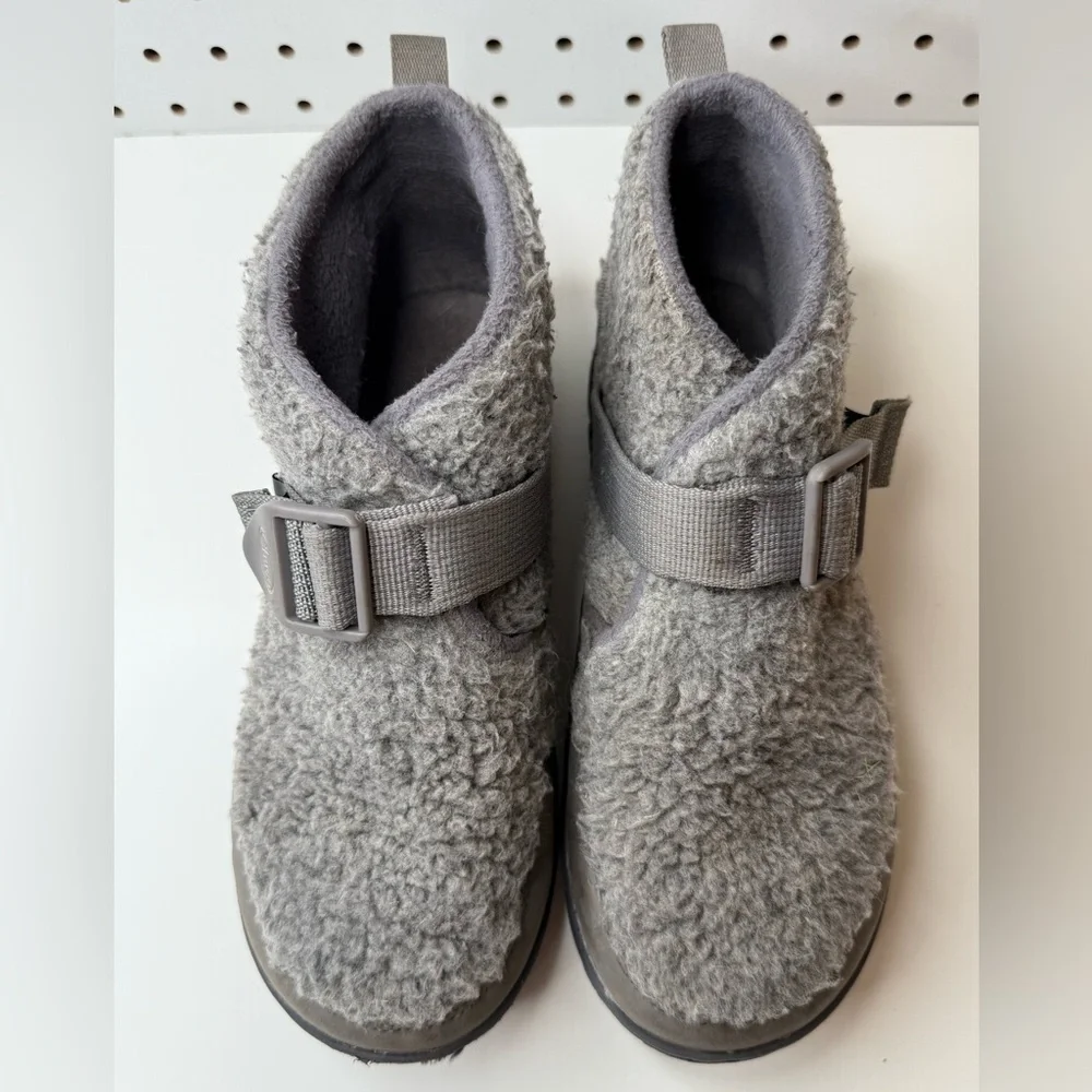 Chaco Kids Ramble Fluff Slippers Gray Size 5.5 Casual Loungewear Cozy Cabincore